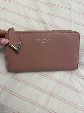Louis Vuitton Rose Pink Leather Zip-Around Wallet with V-Pull